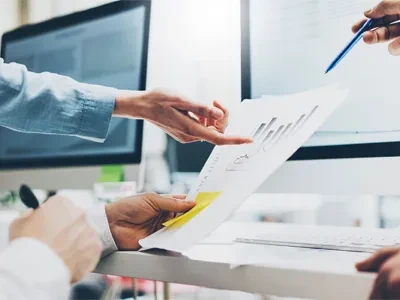 Post-90s sanitetsarbeider: Å feie gulvet er ikke en enkel jobb