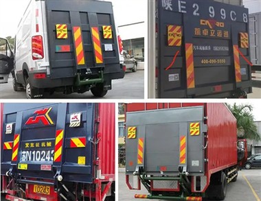 Husdyr bind det reflekterende beltet for å bygge en sterk trafikksikkerhetsvei