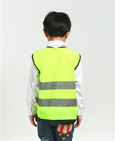 Å bruke lysende sikkerhetsvest-klær gjør deg trygg å bli oppdaget.